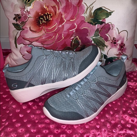 skechers arya slip on